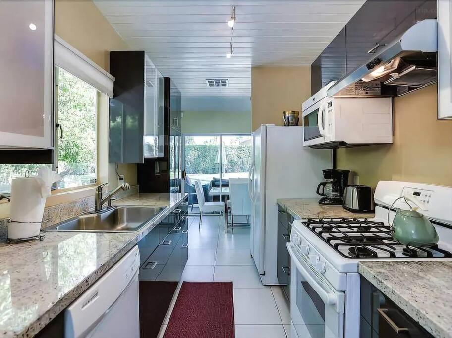 Serene 4 Bed 3 Bath Heated Pool Natural Backyard Heart Of パーム・スプリングス エクステリア 写真
