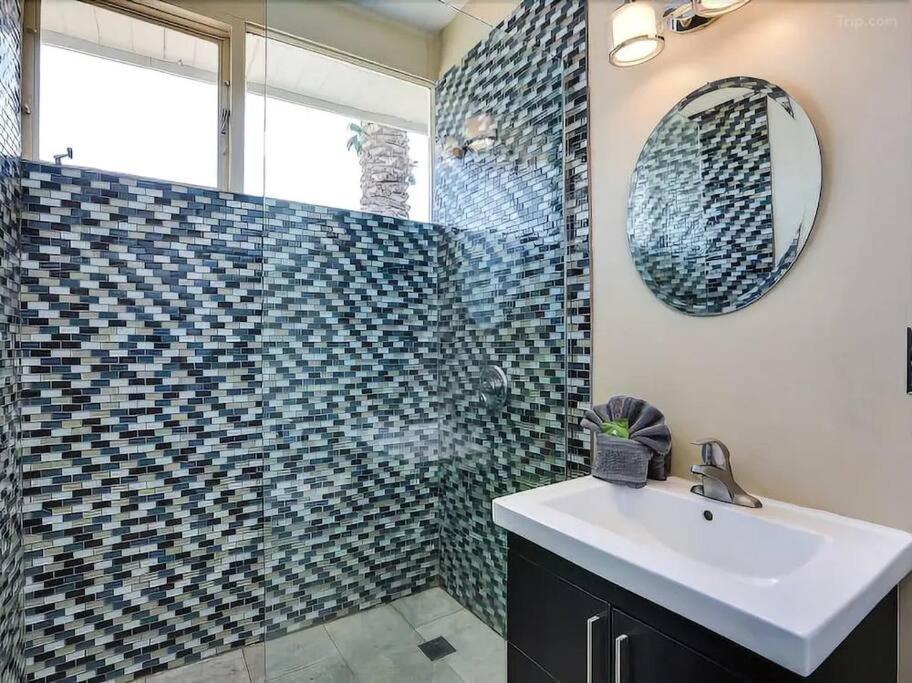 Serene 4 Bed 3 Bath Heated Pool Natural Backyard Heart Of パーム・スプリングス エクステリア 写真