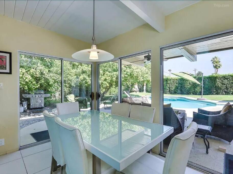 Serene 4 Bed 3 Bath Heated Pool Natural Backyard Heart Of パーム・スプリングス エクステリア 写真